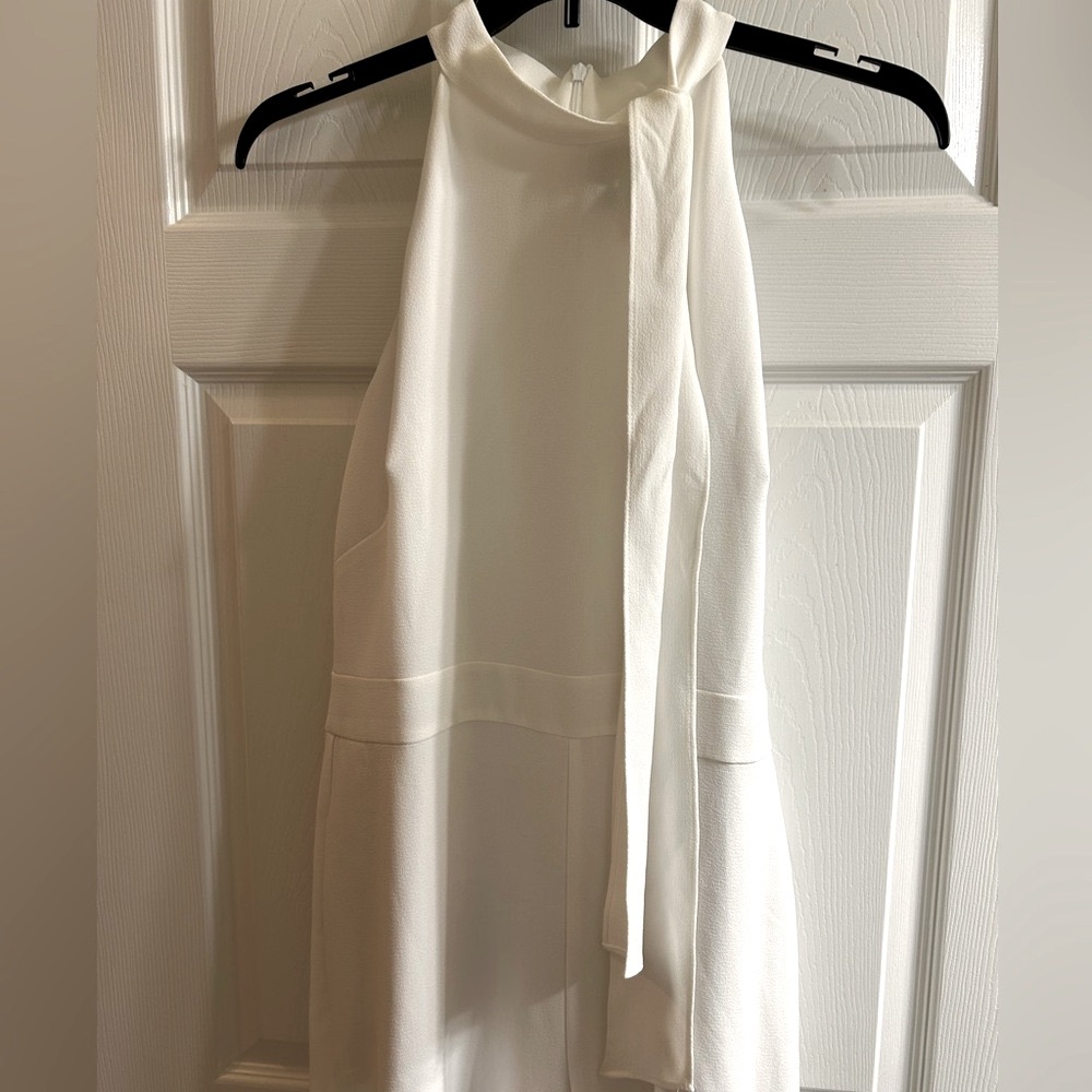 NWT Vince Camuto Ivy colored jumpsuit with tie at the neck